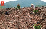 Hành động đẹp sau trận giông lốc làm người dân xúc động